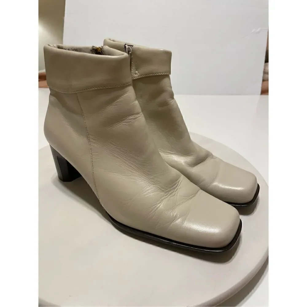 White Mountain Paramount Square Toe Zip Up Ankle Boots. Off White 8